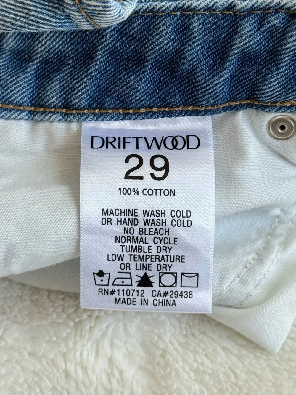 Driftwood NWOT Gizelle Embroidered Flowers Cropped Jeans W29
